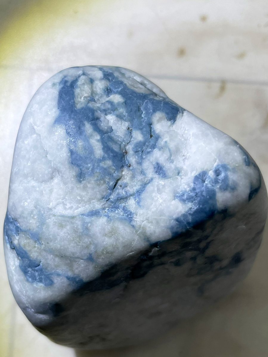 今日のヒスイは、 コン沢と並ぶ姫川を代表する青ヒスイ「横川の青翡翠