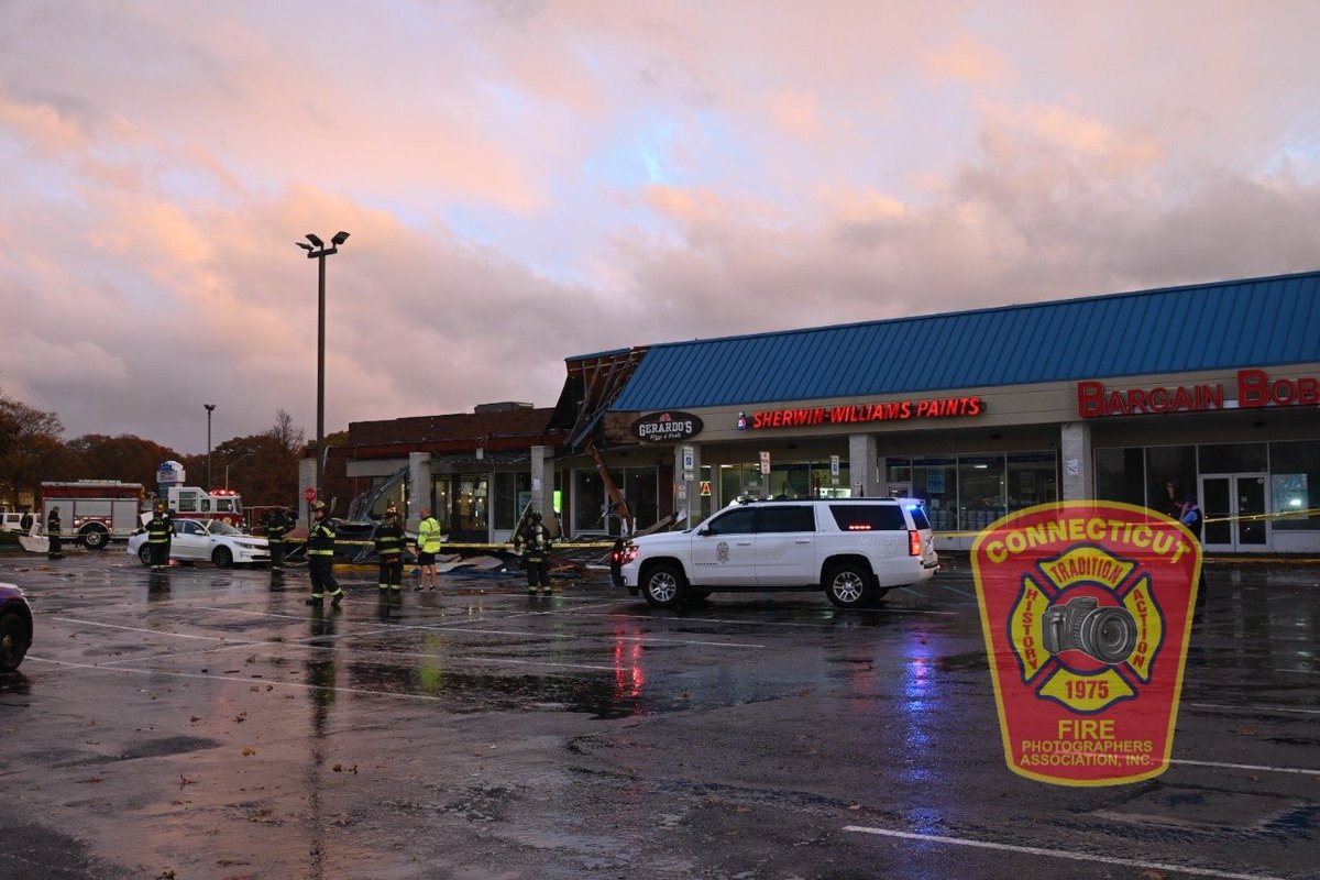 ctfirephoto's tweet image. Happening now. We have CFPA Long Island member John Walthers (@SuffFirePhoto) on the scene in Shirley, NY with storm damage to a strip mall causing a partial collapse. 

#stormdamage #storm #structurecollapse #collapse #Shirley #damage 

@SWCTweather @weatherchannel @NWS