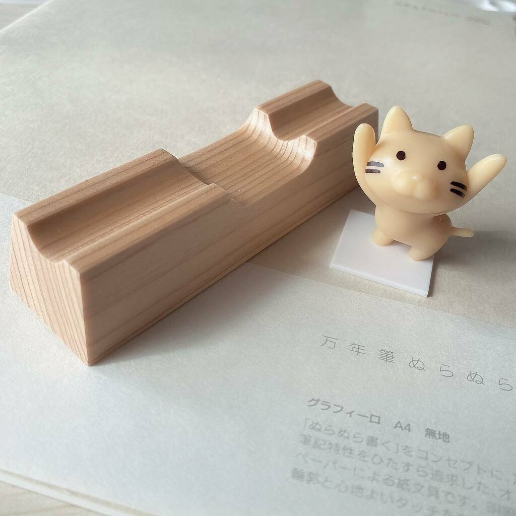 luvpuku's tweet photo. ペンショー戦利品(敬称略)。豊岡クラフトの檜ペンレストは川西硝子のガラスペンを置くために購入、これを買いに浜松町まで行きました!神戸派計画のグラフィーロはペーパーを買ったつもりがノートだった😱アーニトルのねこは目があってしまったのでお迎え🤣
#TIPS2021 https://t.co/oIUabP1iIQ https://t.co/4NIN1PIgYQ