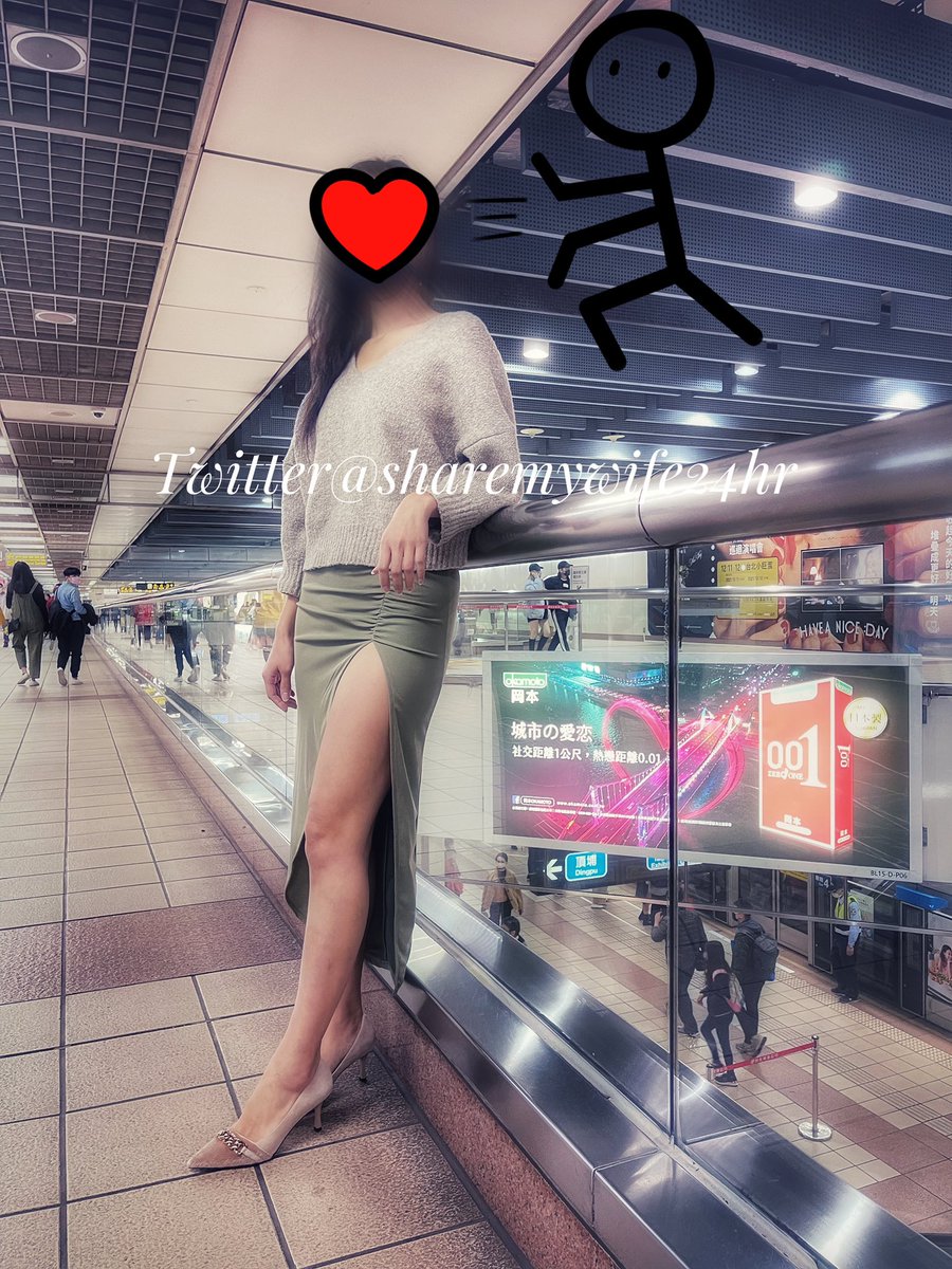 城市の愛戀 ❤️‍🔥

社交距離1公尺，熱戀距離0.01‼️

還有少年仔‼️不要再轉頭看了辣…

你七辣等等就給你巴下去👋辣‼️😨 https://t.co/7m4uSxKEXO