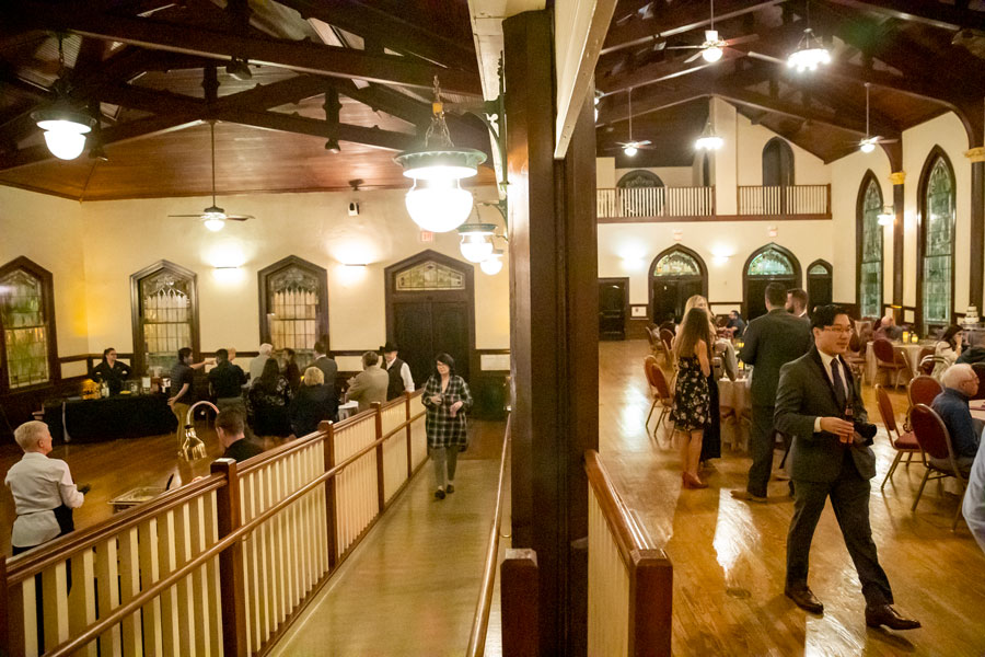 Our pull down partitions allow you to have the best of two worlds for your wedding plans! On the left the smaller Lyceta room serves cocktails and appetizers and features a photo booth, and on the right the Lyceum is set up and ready for the buffer dinner! 😊