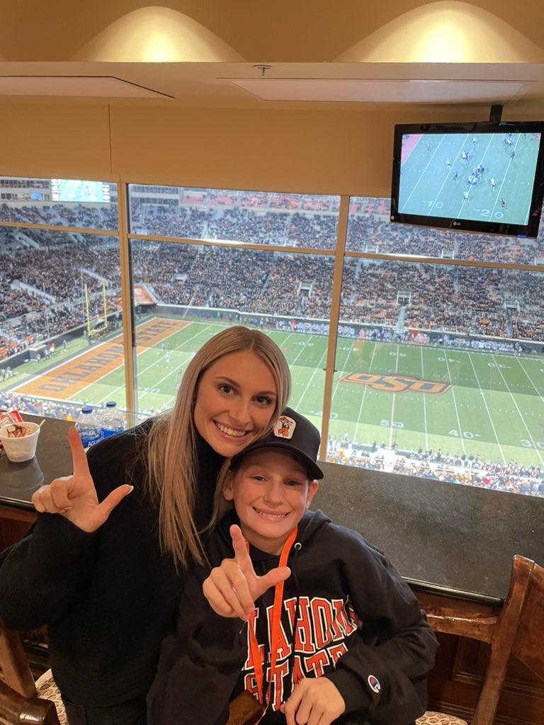 Carsonmay_'s tweet photo. #GOPOKES 🤠🤠🤍🤍 https://t.co/SbBXxHu0oh