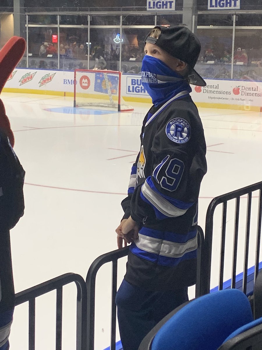 MommyStef2's tweet photo. First #goicehogs game since before COVID. Lucky to see some Hawks players out there last night https://t.co/sMcF4E3N35