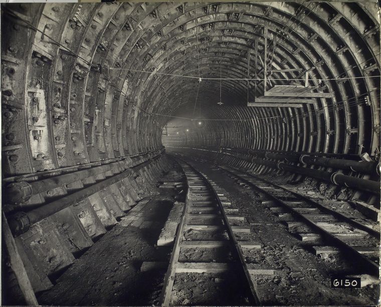 NYHistory's tweet photo. #OnThisDay 1927 the Holland Tunnel opened to vehicular traffic. The tunnel—connecting lower Manhattan with Jersey City under the Hudson River—initially had a toll of 50¢.

📷 "Contract No. 3. South tunnel, New York. 12/6/23, 3:20 p.m." @nypl 1923. https://t.co/5YzGnh7bvm