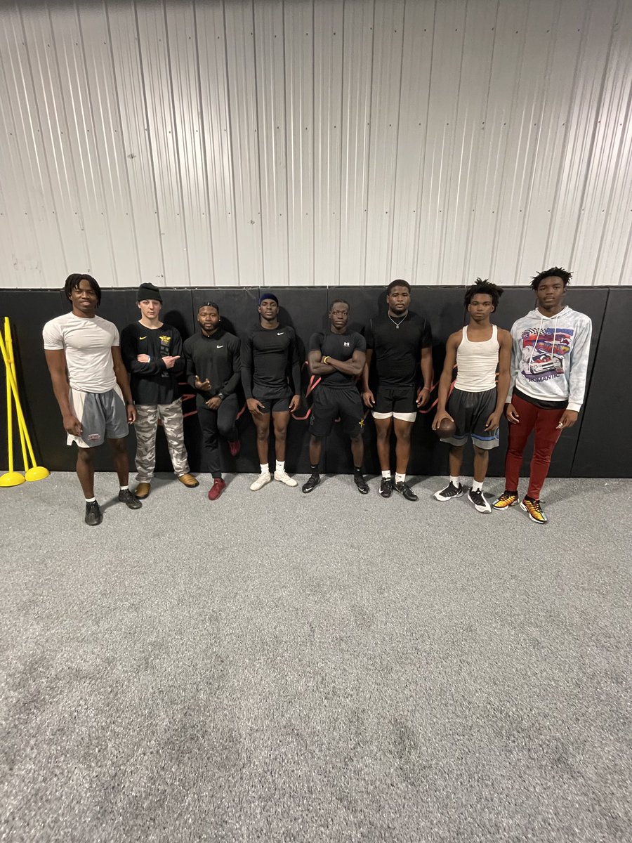 calebwade51's tweet photo. Great work today with my guys feel good to be in the lab with @Emoneyshow @TNTACADEMY1 letโs keep going #51MPLE๐ค https://t.co/6WXOPHH1eQ