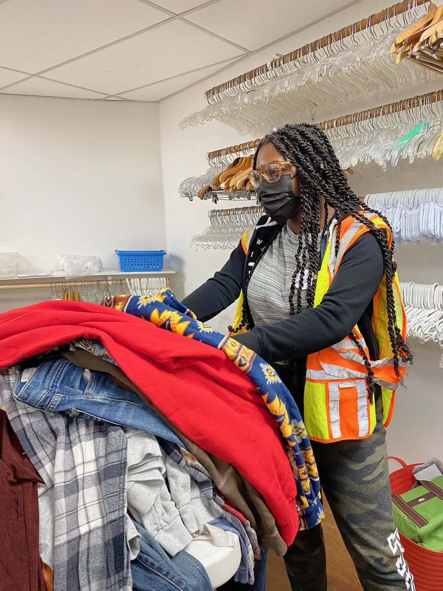 rjcfnp's tweet photo. Sorting clothes to be sold or recycled. https://t.co/HdZfg2MRa6