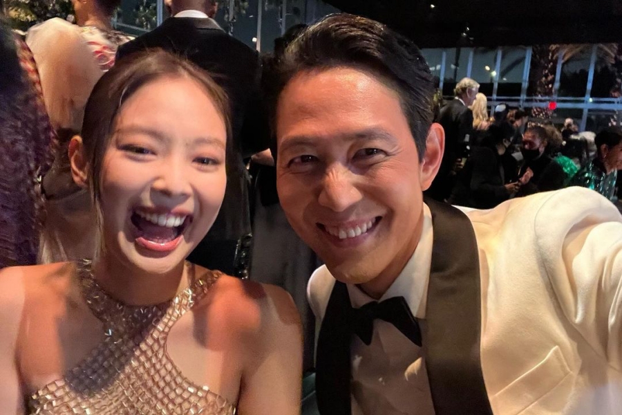 soompi's tweet photo. #BLACKPINK's #Jennie And #LeeJungJae Are Beaming In Meaningful Selfie Together
https://t.co/FEgGPeVzps https://t.co/hAJOx2o1NV