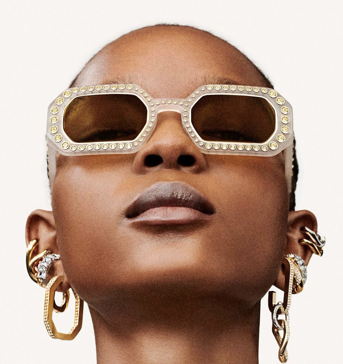 Lovechiclifesty's tweet photo. My favorite editorial photography pieces from @swarovski
#swarovskiring #handjewelry #swarovskinails #swarovskibracelet #swarowski https://t.co/tuaQPJeftZ