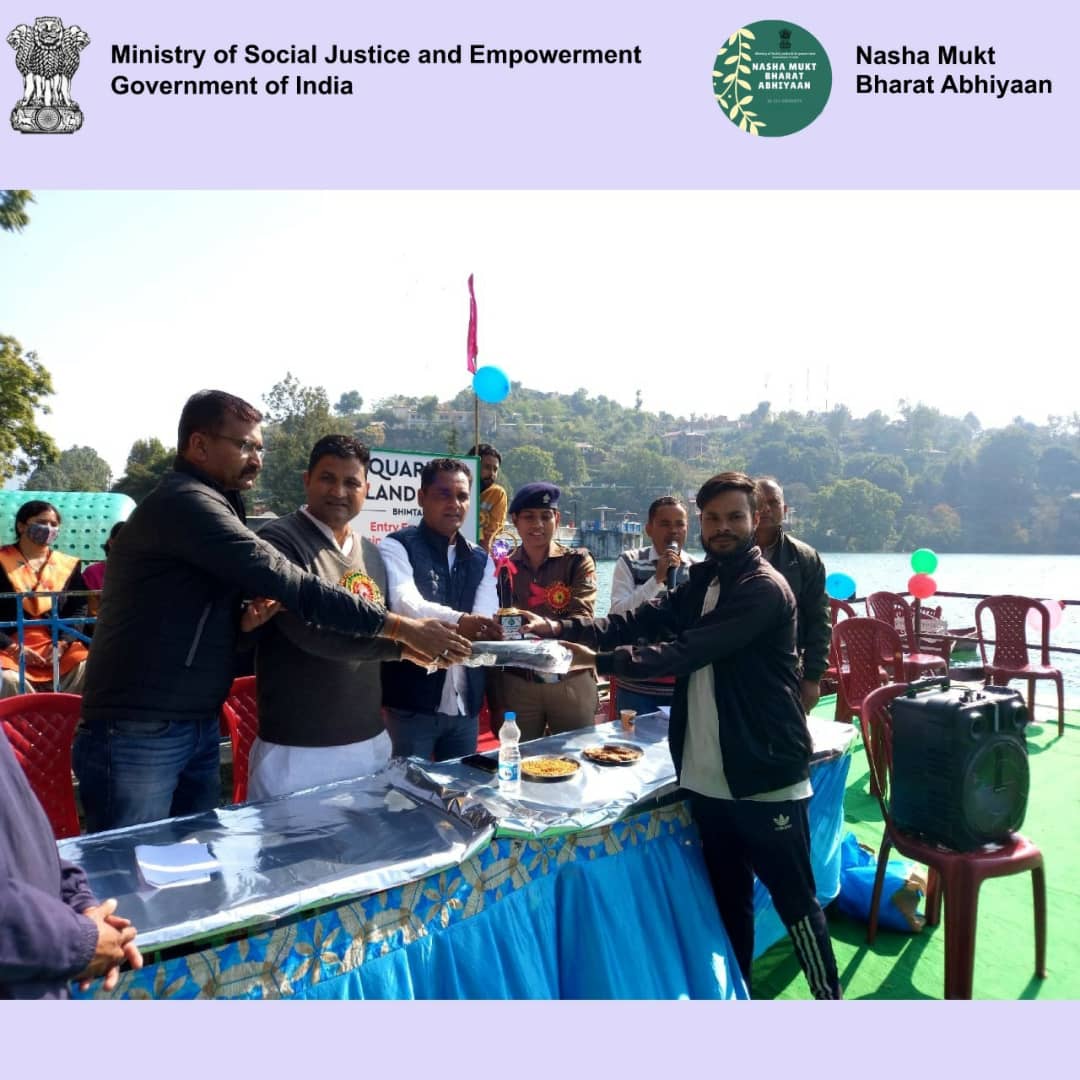 Several studies have proved that an exposure to the nature helps in reducing stress.

The district administration of Nainital organised a "Kayaking competition" under NMBA that obeserved 150+ people participation from the locals.
#AzadiKaAmritMahotsav