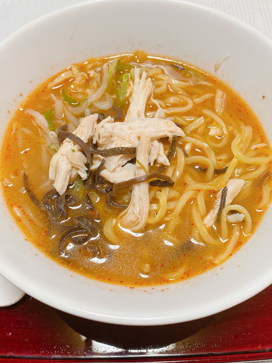 念願のラーメン出前館した 80 東4カ08aのイラスト