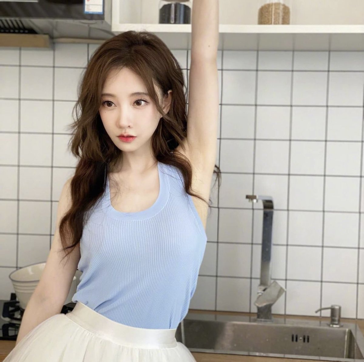 armpits520's tweet image. 想必很多粉絲爸爸想幫提莫舔腋下吧??🤔🤔