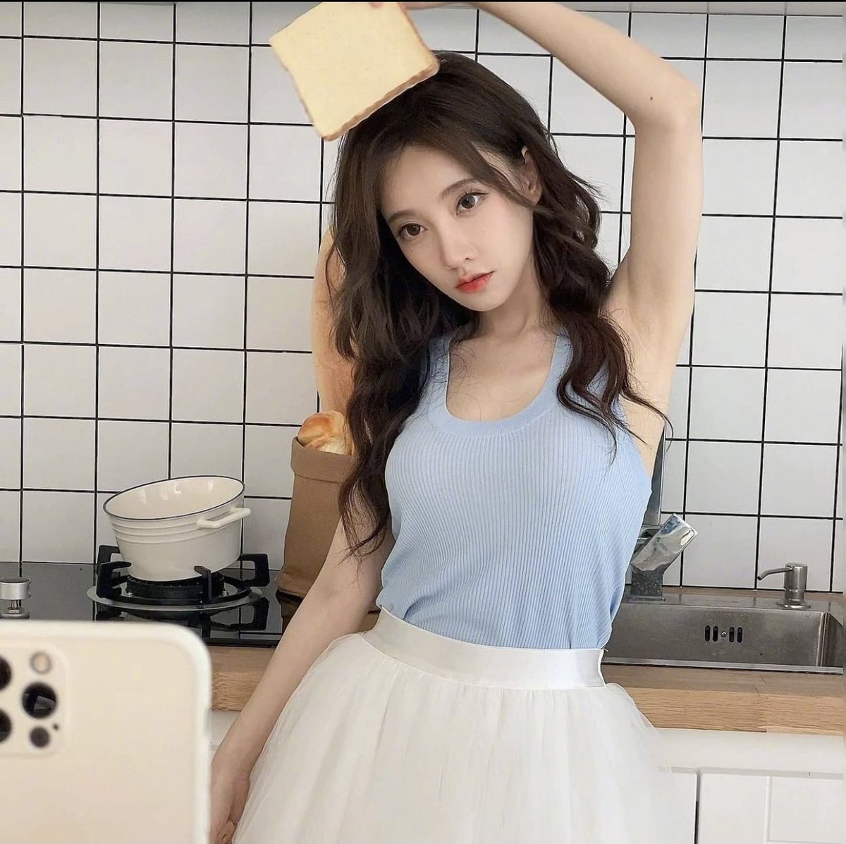 armpits520's tweet image. 想必很多粉絲爸爸想幫提莫舔腋下吧??🤔🤔