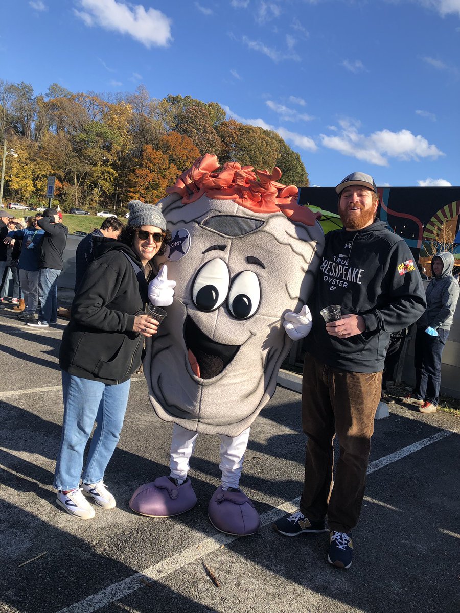 ThatGuySlimK's tweet photo. Be a mascot ✅ I had a blast‼️
#ShellyTheOyster
#Oyfest https://t.co/CwuOYKgRnm
