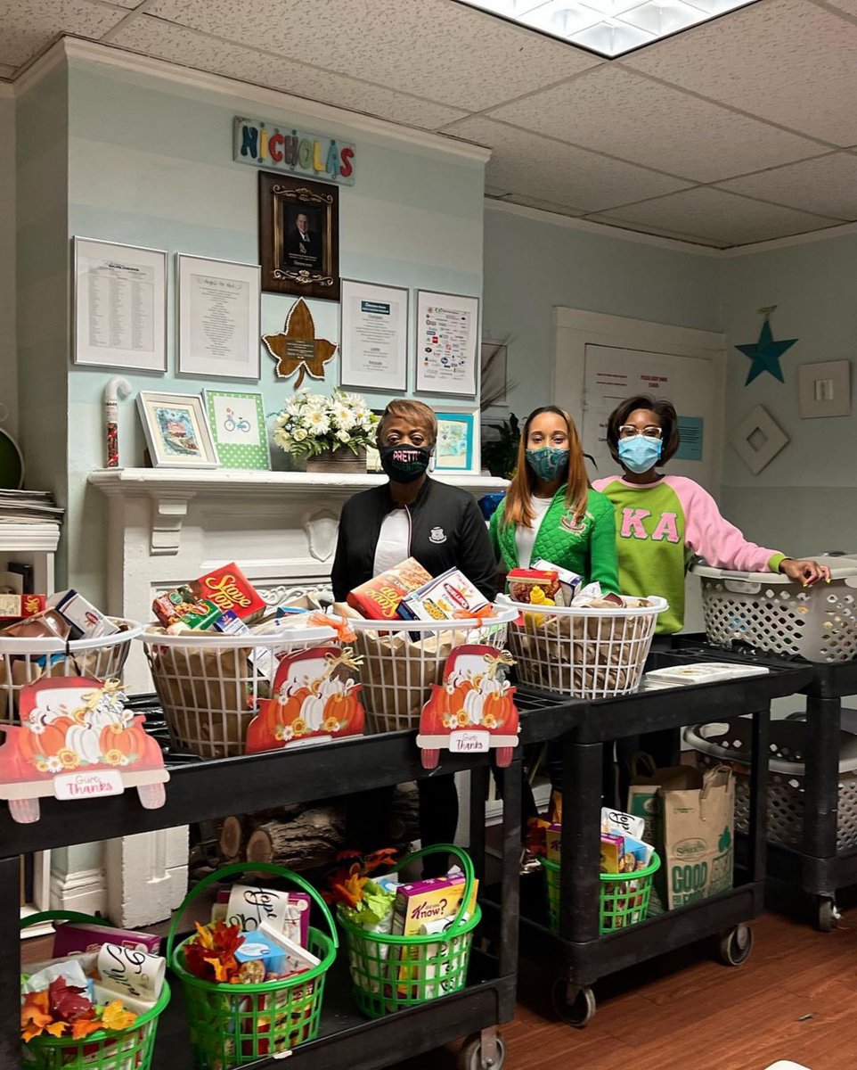 PiAlphaOmega85's tweet photo. On November 8th @pialphaomega85 was able to donate 30 plus Thanksgiving baskets and over $800 in grocery gift cards to the @nicholashouseinc as we support them in bringing awareness to homelessness in the city of Atlanta. #paoforward #communityfirst #homelessnessawareness #atl https://t.co/WFRszyujjt