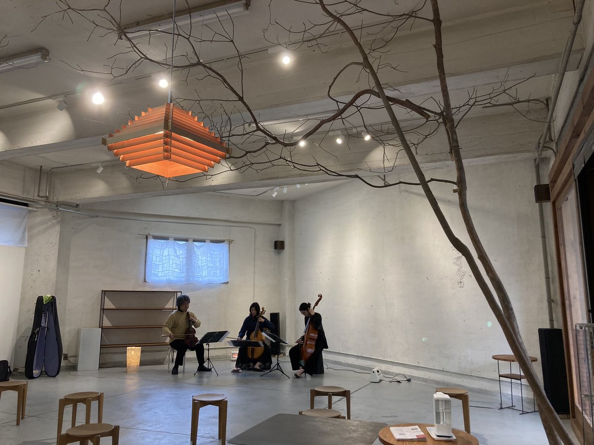650Us5DrwMwLFJE's tweet photo. リハーサル見学させて頂いています。
本日の名古屋は様々な良き演奏会が行われるようで身体が一つなのが恨めしい。
#ennenittouren
#prismconsortofviols https://t.co/DCTlQXMhob