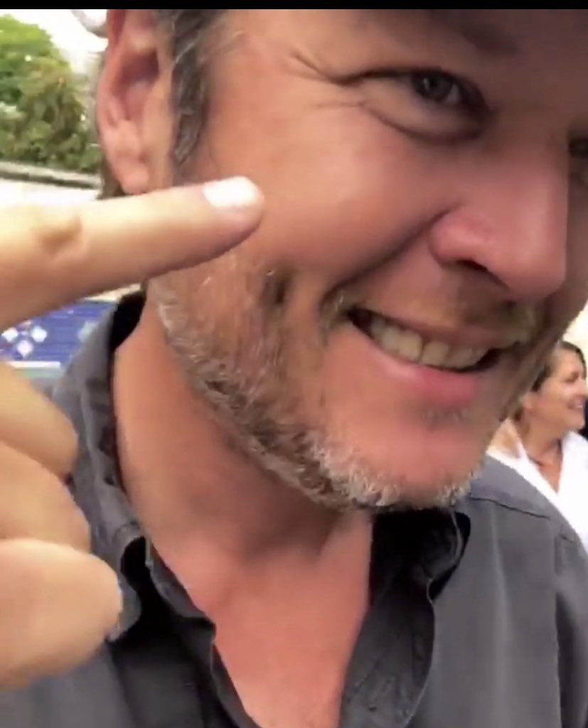 Pls Vote #BlakeShelton for #TheCountryArtist at the 2021 <a href="/peopleschoice/">People's Choice Country Awards</a> Awards!! #PCAs