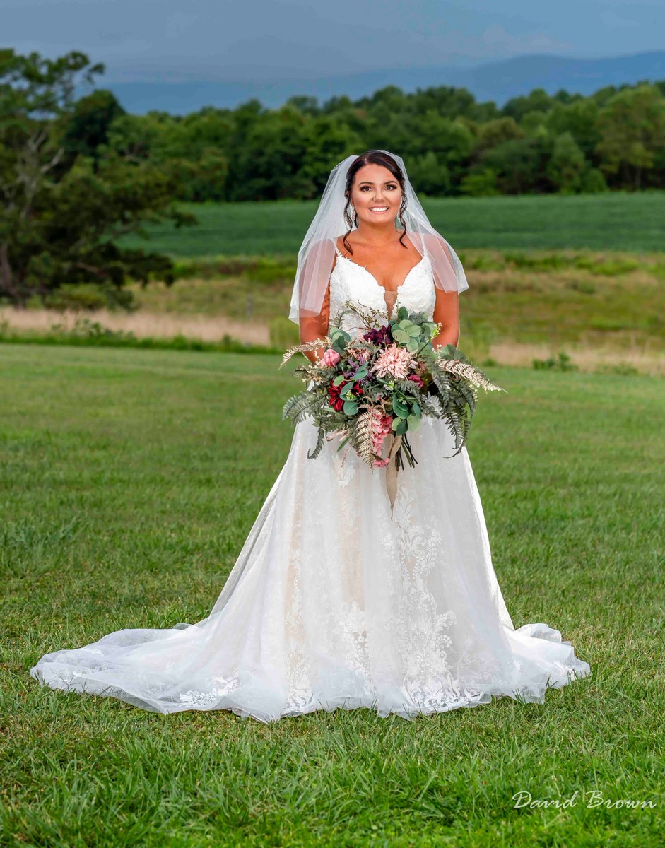 dbrown8433's tweet photo. Here is Chloe during her Bridal Portrait. She is such a beautiful bride. We did the portrait session at Rachel's Place, https://t.co/M7aA6dJoJw
