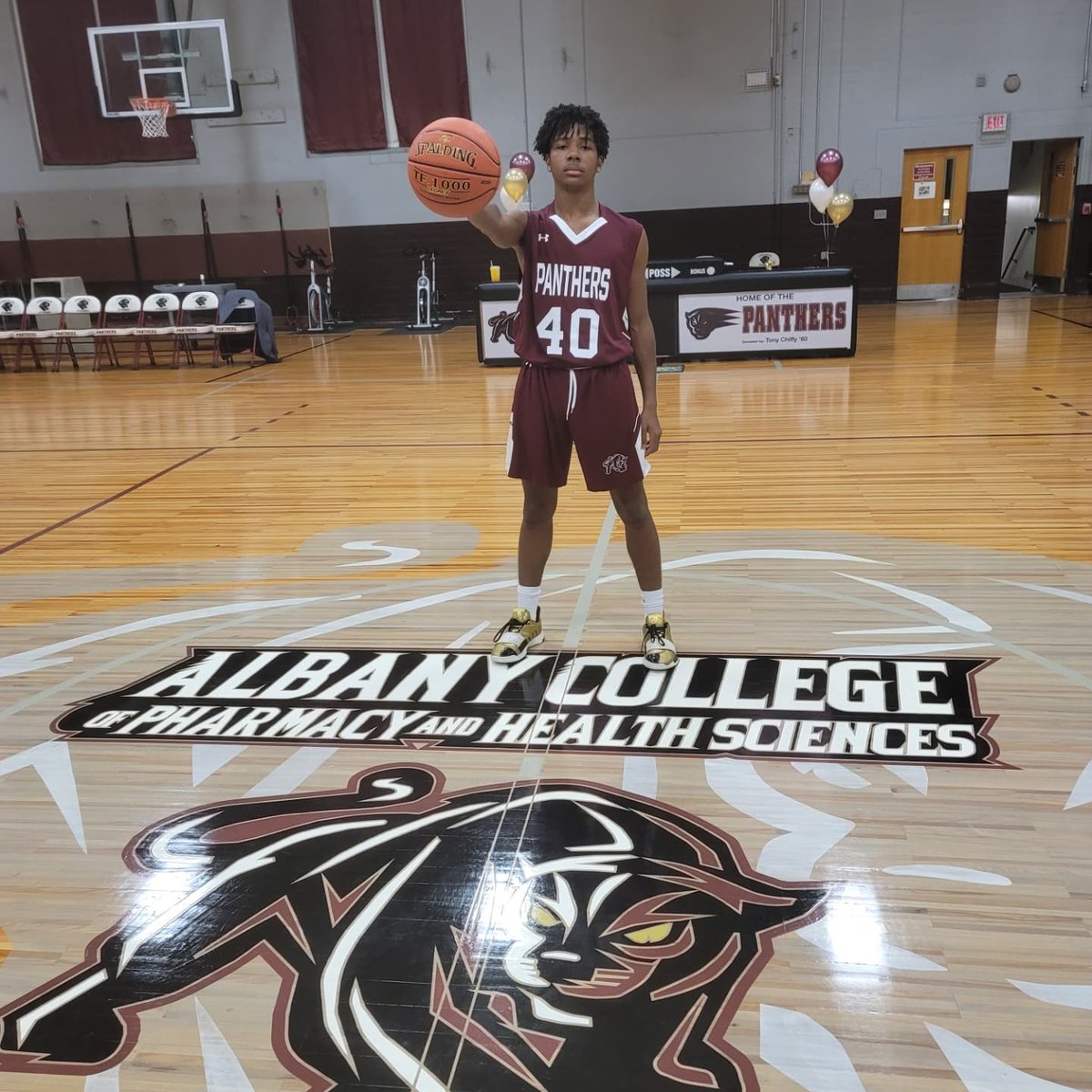 Michael28184801's tweet photo. After a great visit with Albany College Of Pharmacy And Health Sciences. I am super happy to say that Myles Washington received his first official offer to play college basketball.  @FCJagsBball @ACPHSAthletics @novahoopsCom https://t.co/82xgSn6uLv