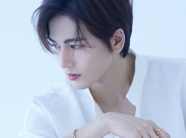 lynx_707_'s tweet photo. 「 hualian au 」 

Xie Lian consegue um emprego em uma das maiores empresas farmacêuticas do país como secretário do filho do CEO. Ele só não esperava trabalhar para o jovem artista que conheceu no parque. https://t.co/h4vadQ2KHK