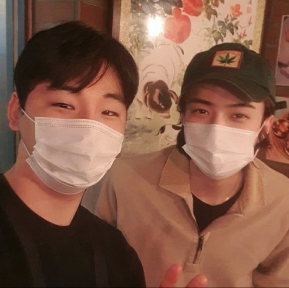 AllAbout9412's tweet photo. เจ้าของร้าน 영동교집 (ร้านปิ้งย่างย่านคังนัม) โพสต์ไซน์ของคยองซูและโจอินซองที่มาทานอาหารที่ร้านด้วยกันและ���ด้เขียนแคปชั่นไว้ใต้รูปว่า EXO คือความรักค่ะ ซึ่งร้านนี้เป็นร้านเด��ยวกับที่ EXO และเซฮุนเคยมาทานช่วงเดือนกุมภาและมีนาที่ผ่านมาค่ะ 

 #SEHUN #KYUNGSOO #세훈 #도경수 #디오 #EXO https://t.co/rZnUrLuCD9
