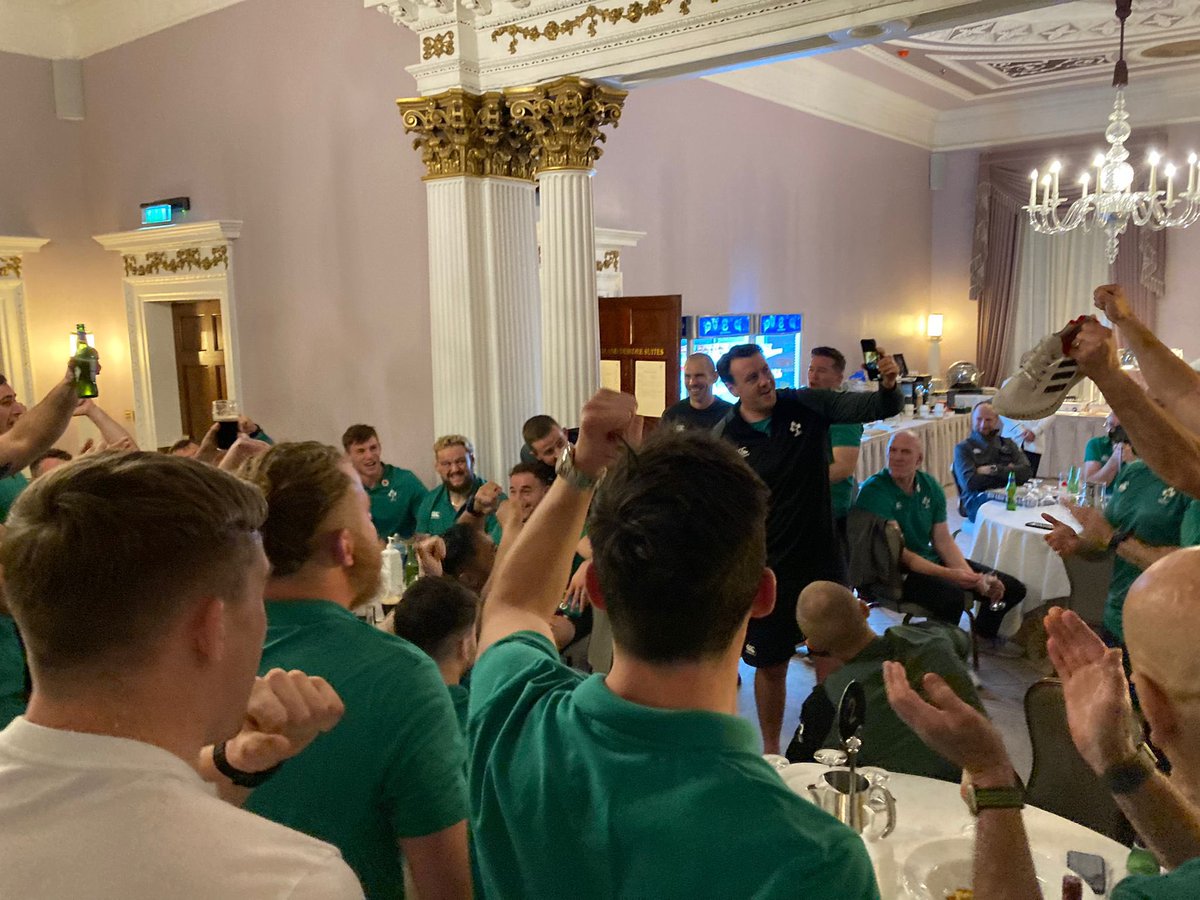 IrishRugby's tweet photo. 📍 Ireland Team Hotel

Incredible to have @POTUS address the team after today’s win over the @AllBlacks! 🤝

#TeamOfUs #IREvNZL https://t.co/aUTkqEYN2a
