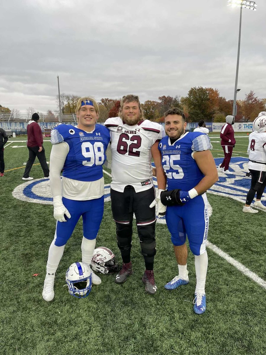duke0031's tweet photo. Three of masons finest on the field today at Indiana State. ⁦@chazz54evans⁩ ⁦@CaseyMiller02⁩ ⁦@mattsora21⁩  #LGL. ⁦@MasonCometsFB⁩ https://t.co/R052Obi3gJ