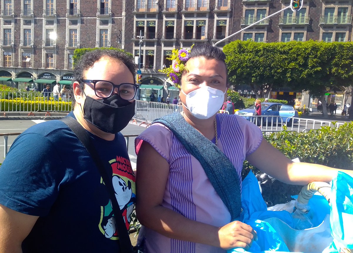 yahurivlogs's tweet photo. Con @ladytacosdecana me la encontré grabando en el zócalo, nuevo vídeo el martes, no se lo pierdan!! https://t.co/8bBbcIIHNC