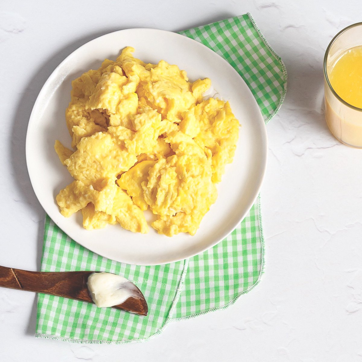 NikkiDinki's tweet photo. #Cauliflower isn’t often served up next to waffles and bacon in my house, so these Cauliflower Scrambled Eggs are a big win! Recipe at https://t.co/Mk4O7hBkxP #MoreVeggiesPlease #scrambledeggs #eggs #theincredibleedibleegg #cauliPOWER #veggiesforbreakfast #meatontheside https://t.co/4sEMmR80xO