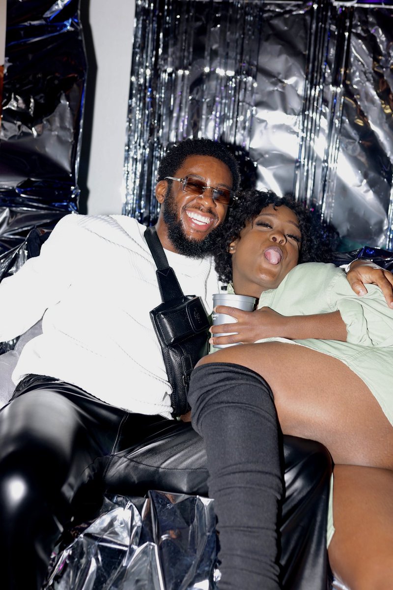 iAmGreatScott18's tweet photo. @nyesha_alexis featuring the Big Crunchy Couch #TheSilverFactory
📸@WhoTmike https://t.co/CWMQb8yif5