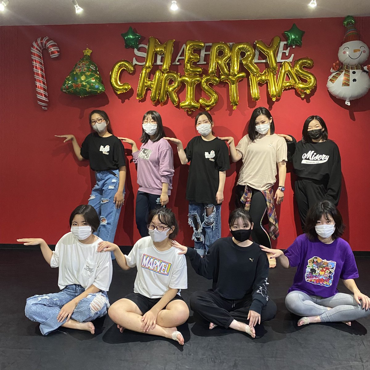 SPARKLE_dnc's tweet photo. ❄☃🎅🎁💕🎄🎂✨🎅🏼🎄

11/14(日)

おはようございます🌈

とても天気が良い☀️

発表会日和( -ω- `)ﾀﾞﾈ💜

MOMOKAの本日ヘアスタイル(ㅇㅁㅇ;)ﾍｱ
あけみん何もやらない予定だったのに(๑•́ ₃ •̀๑)
ソフトモヒカン😋
ダンス仕様だから
ソフト❣️では無いけど
(￣▽￣;)

さぁ楽しもう٩( *˙0˙*)۶ https://t.co/1oa7EkoGZt