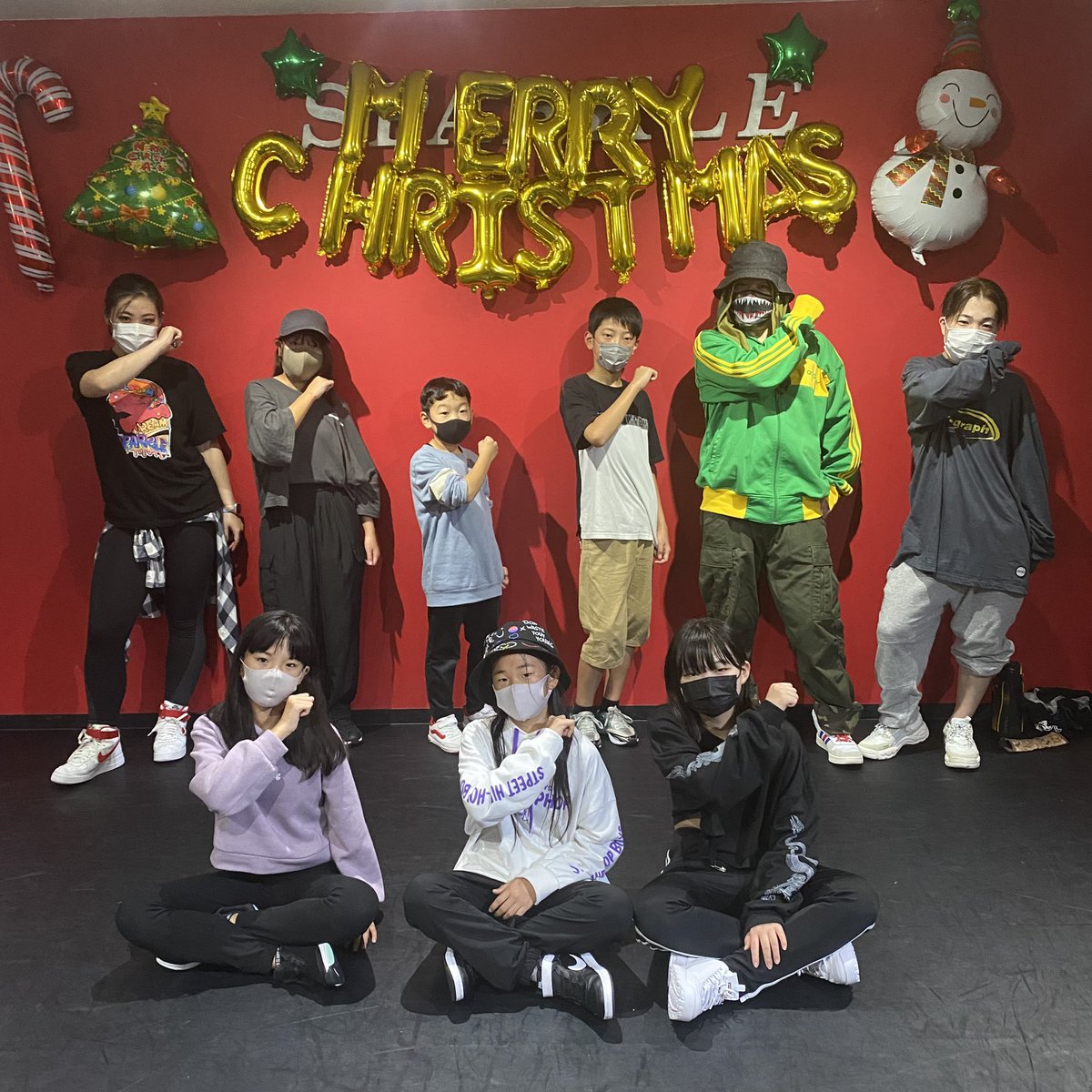 SPARKLE_dnc's tweet photo. ❄☃🎅🎁💕🎄🎂✨🎅🏼🎄

11/14(日)

おはようございます🌈

とても天気が良い☀️

発表会日和( -ω- `)ﾀﾞﾈ💜

MOMOKAの本日ヘアスタイル(ㅇㅁㅇ;)ﾍｱ
あけみん何もやらない予定だったのに(๑•́ ₃ •̀๑)
ソフトモヒカン😋
ダンス仕様だから
ソフト❣️では無いけど
(￣▽￣;)

さぁ楽しもう٩( *˙0˙*)۶ https://t.co/1oa7EkoGZt