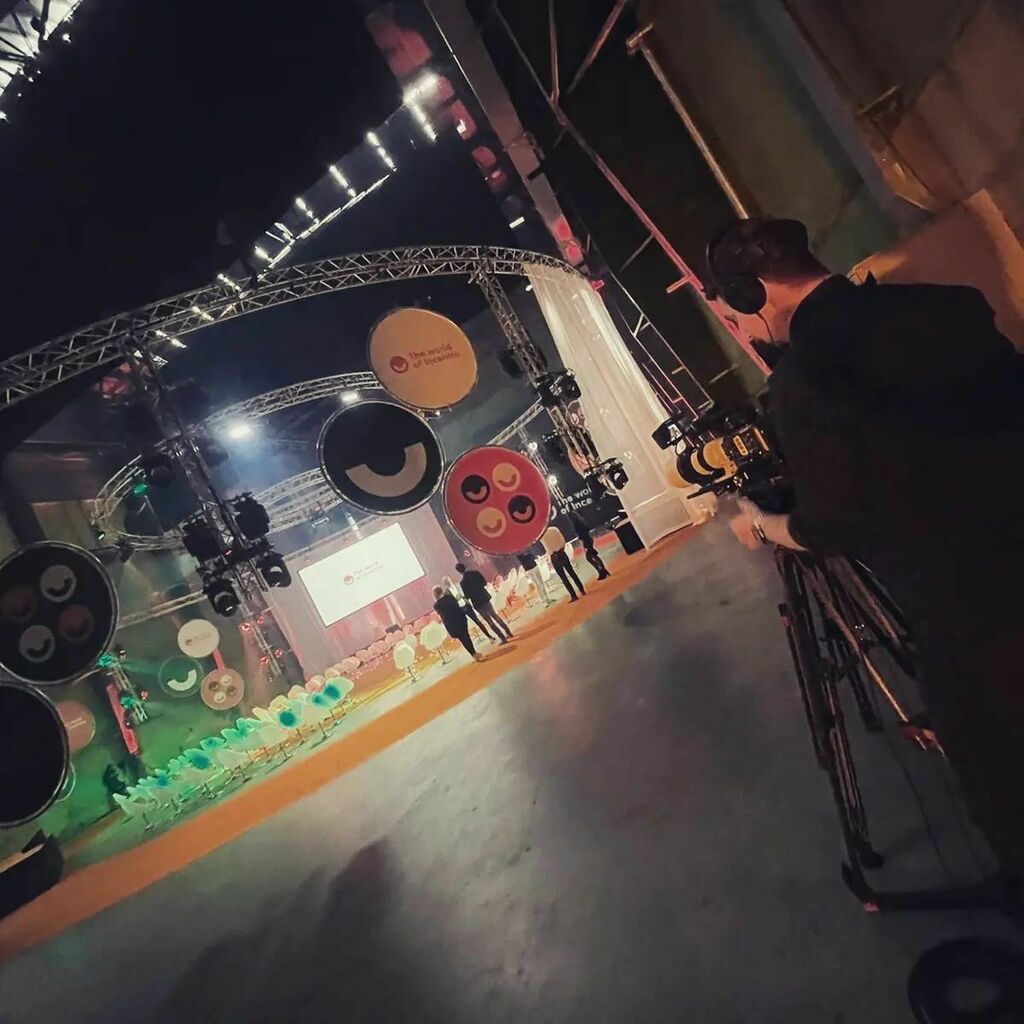 Had a awesome job last week in Rotterdam, @hvrshow #hvr @worldofincentro #worldofincentro #fx6 #sony #4k #stagedesign #200-600 #live #multicam @bmcreationsinsta instagr.am/p/CWO_yFhjq8Q/