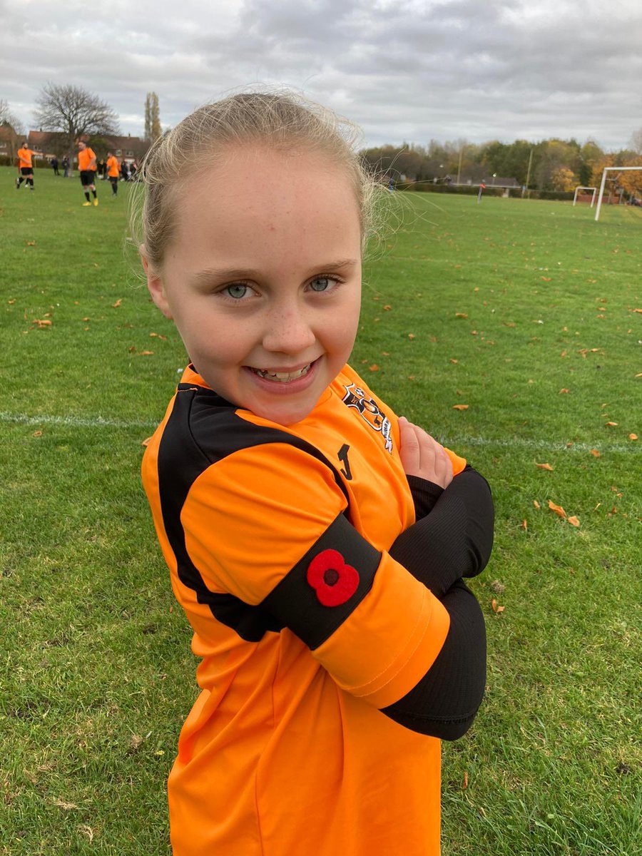 InvolveFC's tweet photo. Massive Thanks to Beth & Scarlett from our girls section for laying wreath today before our minutes silence. Good photo bombing from Beths little sister Freya๐ โซ๏ธ #UTI #HebburnInvolve https://t.co/58UdF8nMQ2