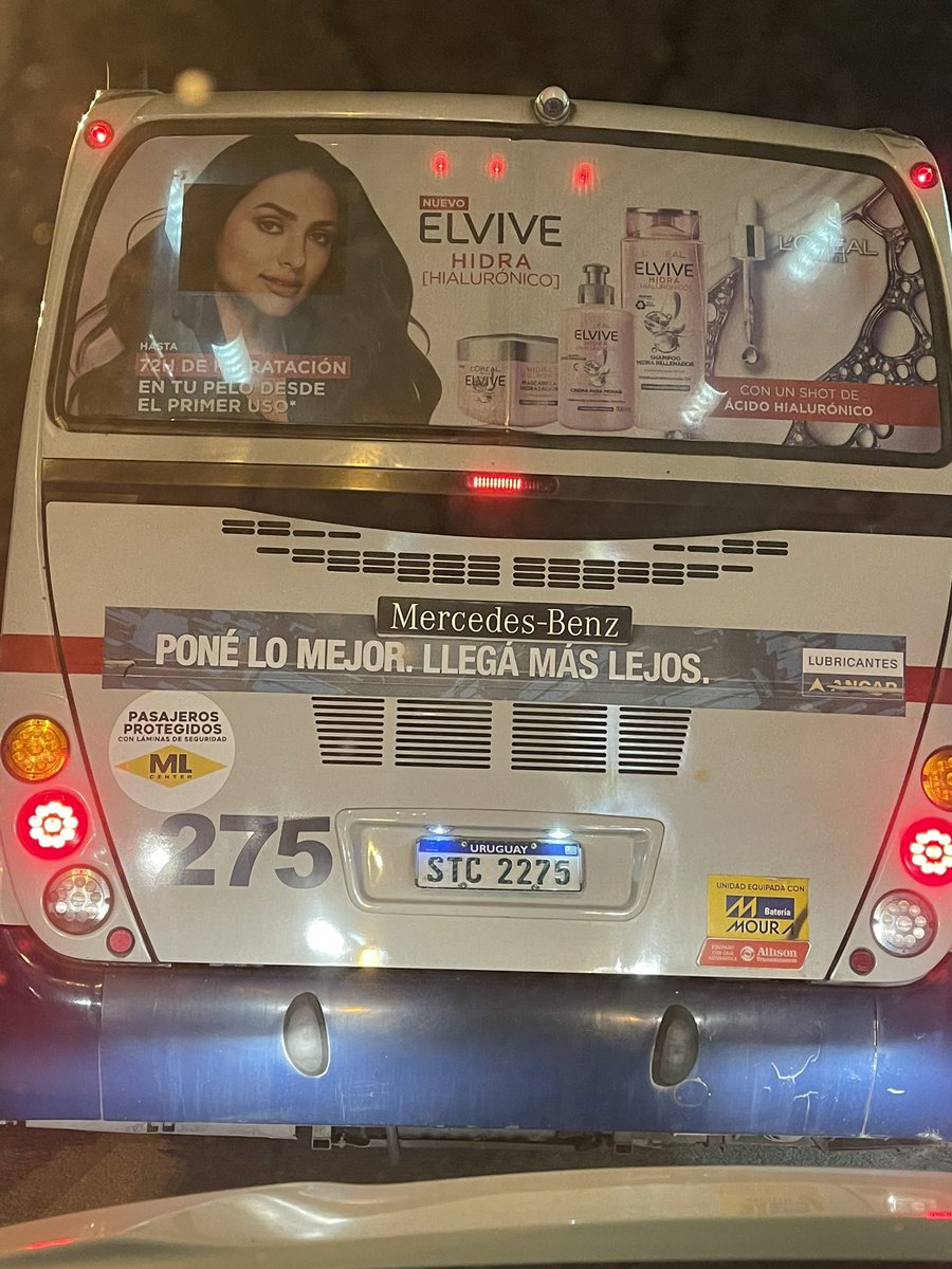 fefiarocena1's tweet photo. 20;26 horas 
Dejo a Mari después de trabajar en la parada de Portones y le cierran la puerta sin motivo ninguno y sin poder avanzar en el tráfico. @cutcsaok 
Lamentable trabaje gente así ! https://t.co/kigzI4Ddhk