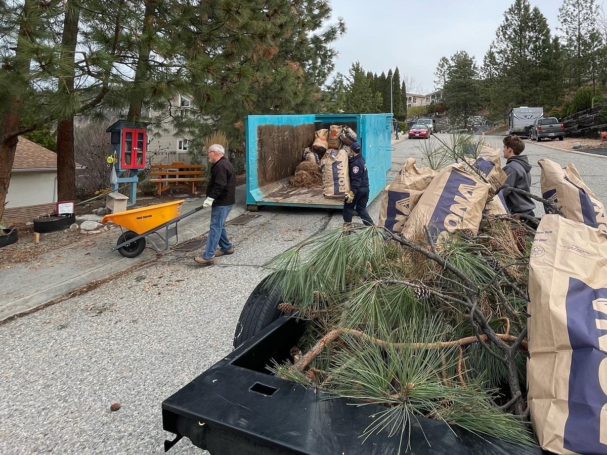 PentictonFire's tweet photo. Amazing work today by the Dewdney Crescent neighborhood!!! Their combined efforts resulted in a successful #FireSmart event and reduction in wildfire risk
#pentictonfiresmart #firesmartbc #iamfiresmart #getfiresmart #fcnrp #wildfireprevention #cityofpenticton https://t.co/CzzF2LnEao