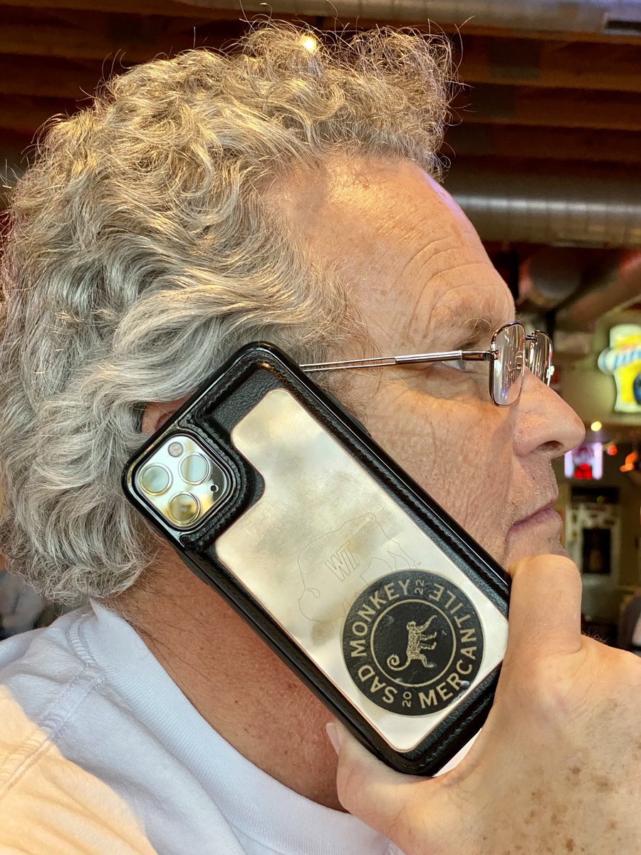 jbtfhs's tweet photo. Not me…the Sticker ! #sadmonkey https://t.co/yfKQ6runBx