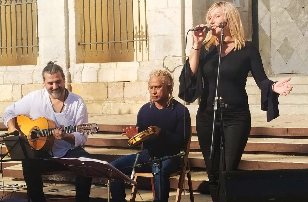 MezclateConmigo's tweet photo. Gràcies! @musicareatwit #rosanarossinger #balkanblues @VilanovaTurisme @firadenovembre_ https://t.co/3XOKWhN0cA