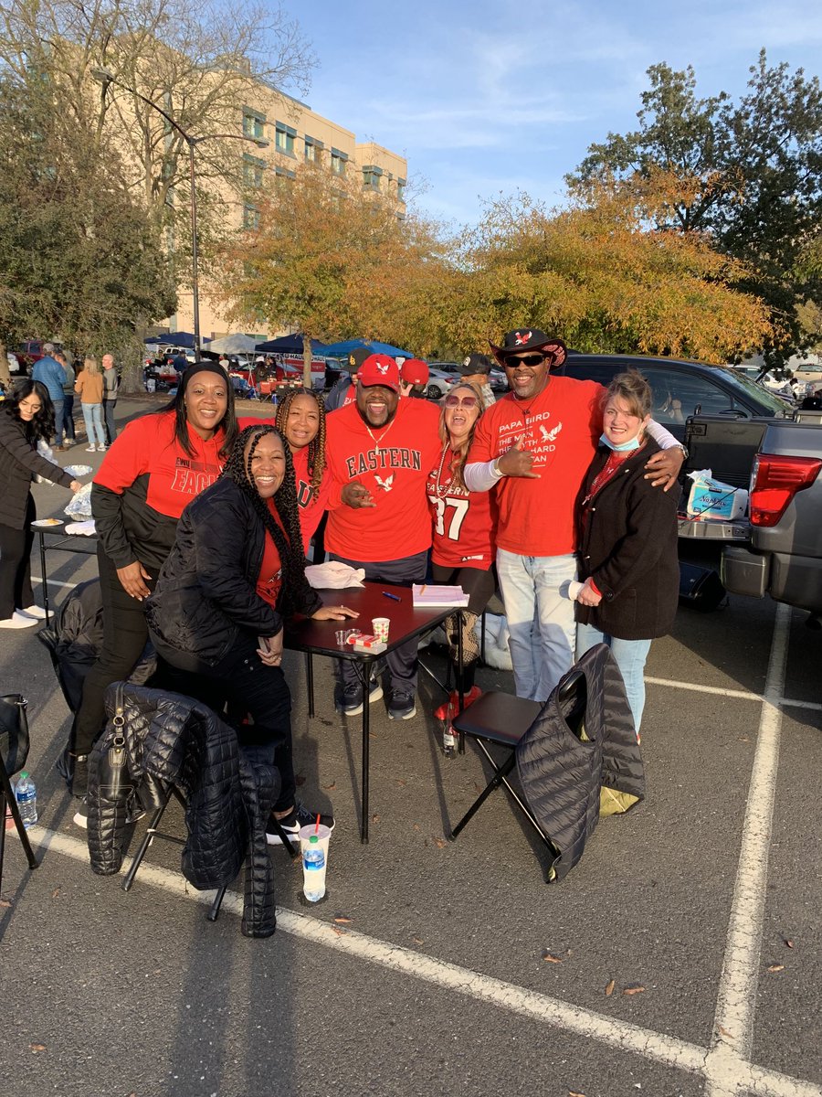 LynnHickey24's tweet photo. Justice’s family members tailgating!  GO EAGS!! https://t.co/9nM4BFld10
