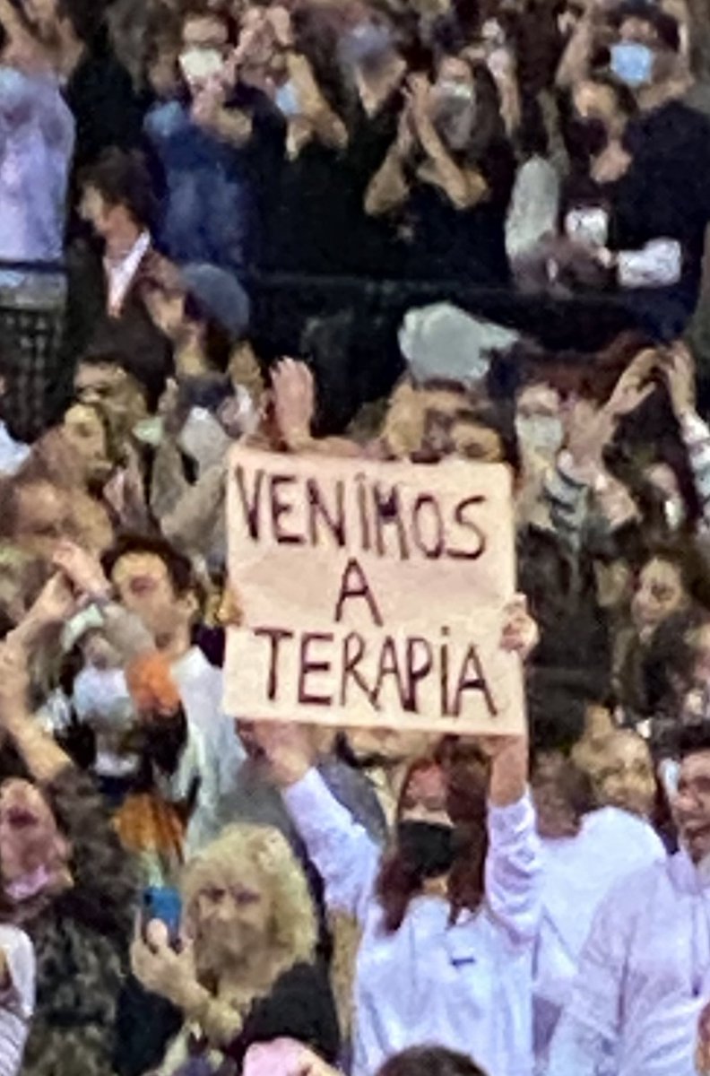 Verito_BCN's tweet photo. @_danielmartin_ #danimartin #barcelona #concierto #venimosaterapia #quecaroeseltiempo https://t.co/FIXs0TacTI