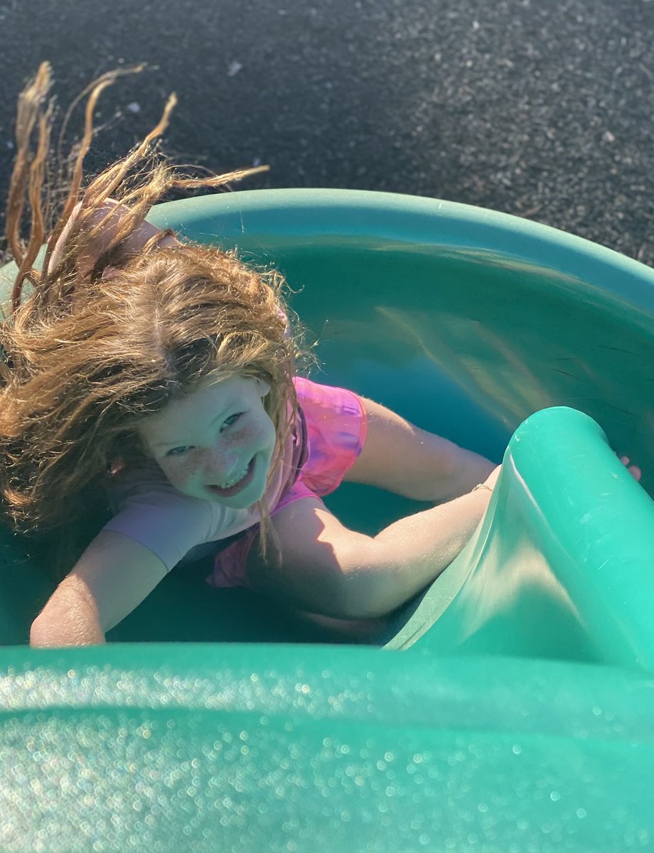 l_obrien_lab's tweet photo. Beautiful day for the #850Challenge with this kiddo. I think we went up and down that slide 850 times #FootProcess. For the 850 million living with kidney disease. #sockittokidneydisease @HumphreysLab https://t.co/9gKTklUu0X