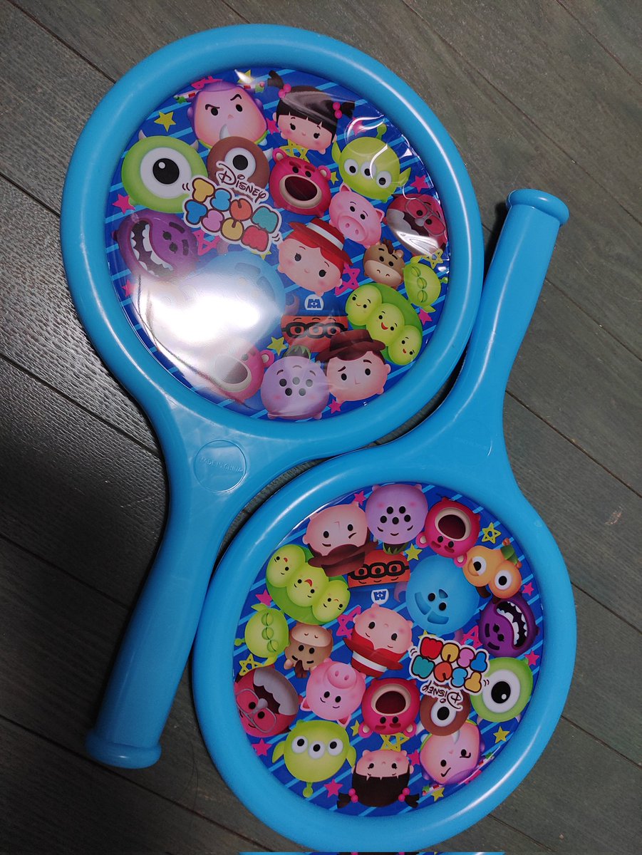 Declutteringdad's tweet photo. 断捨離その54。

ボールを打つとボイ〜ンと鳴るのが楽しいのに破れて音がしなくなったラケット、ペンキの硯的なやつ、すのこ、幅230cmもある作業机。

物置きと化したデカい作業机を手放し、数年間拡げてなかった折りたたみの机を復活させることにしました。

#断捨離
#捨て活
#一日一捨 https://t.co/4E6RdbPDJp