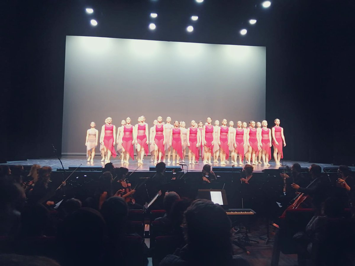 Kursaalmanresa's tweet photo. Fantàstic #DancingVivaldi al #KursaalManresa! Una delícia de muntatge amb PAR en Dansa, l’@orfeolleidata i l’ @orqvictoria de la @fundvda! Enhorabona! https://t.co/4JpQklJhRL