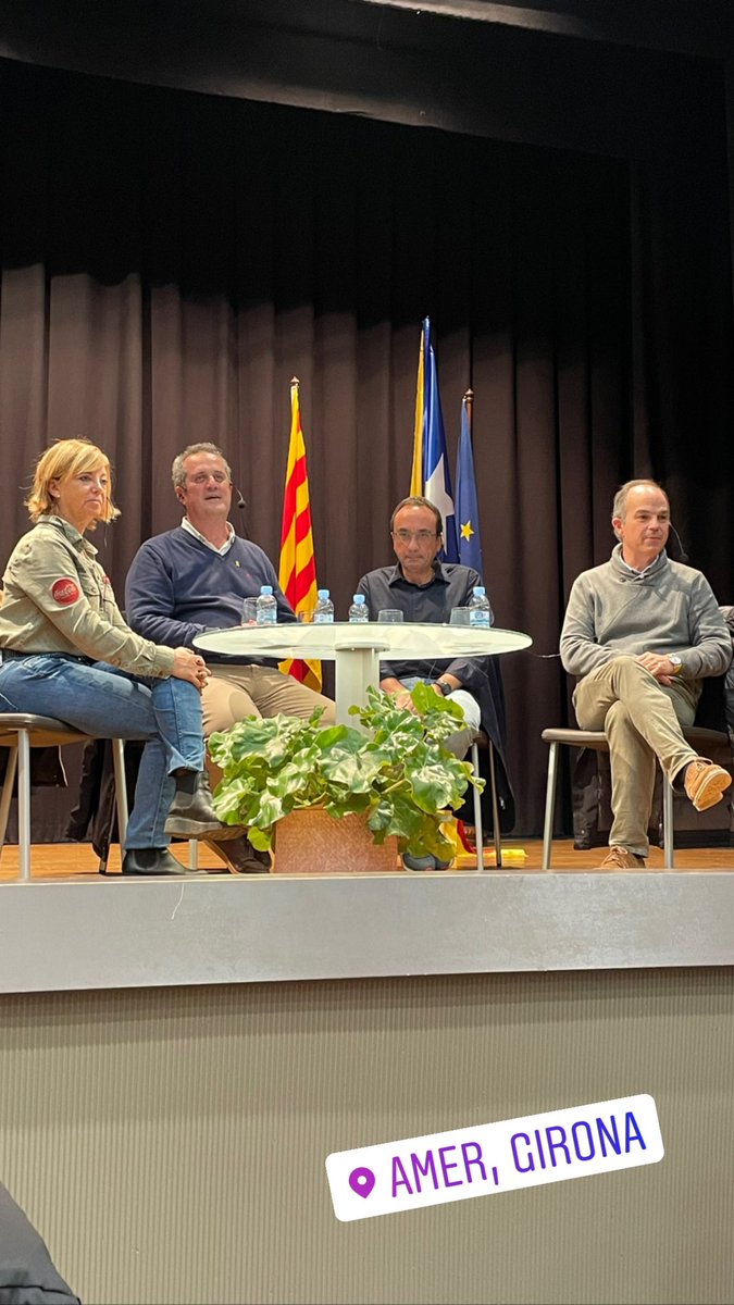 MAntoniaBatlle's tweet photo. Matí, Fira de la Ratafia a Santa Coloma
Tarda acte xerrada amb part del #governlegitim a Amer, i acabar el dia gaudint de l’@Orfeo_Catala
Tradicions, determinació, compromís. La persistència és el que farà que arribem a la victòria final
#laselva @JuntslaSelva https://t.co/4kTvV4rSr0