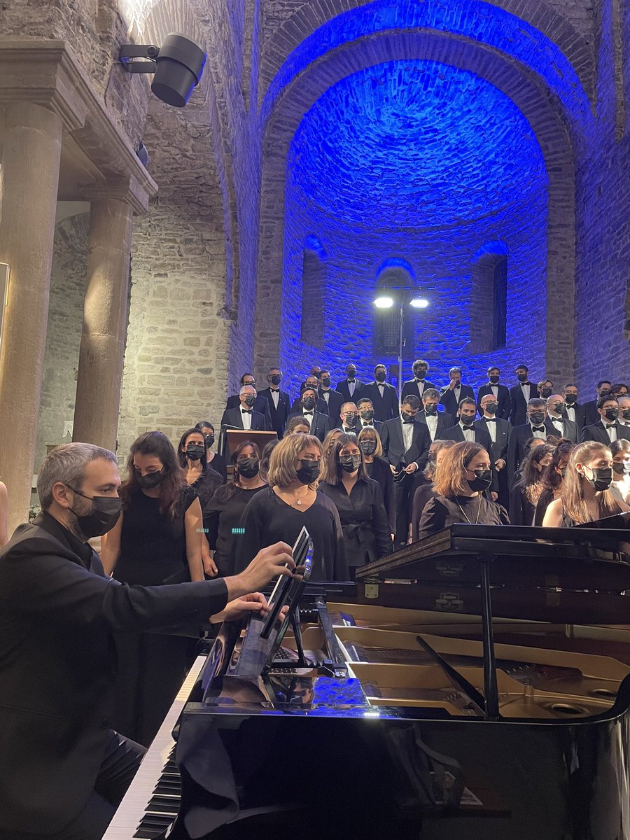 MAntoniaBatlle's tweet photo. Matí, Fira de la Ratafia a Santa Coloma
Tarda acte xerrada amb part del #governlegitim a Amer, i acabar el dia gaudint de l’@Orfeo_Catala
Tradicions, determinació, compromís. La persistència és el que farà que arribem a la victòria final
#laselva @JuntslaSelva https://t.co/4kTvV4rSr0