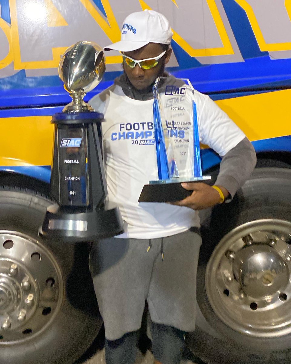 zay2trendy's tweet photo. I BEEN PLAYING THIS GAME SINCE I WAS 4 NEVER BEEN ON A WINNING FOOTBALL TEAM UNTIL NOW! NIKKA IMA CHAMPION NIKKA! #LLAD57 #LLAD #ASUTwitter https://t.co/YcIPv5x1bB