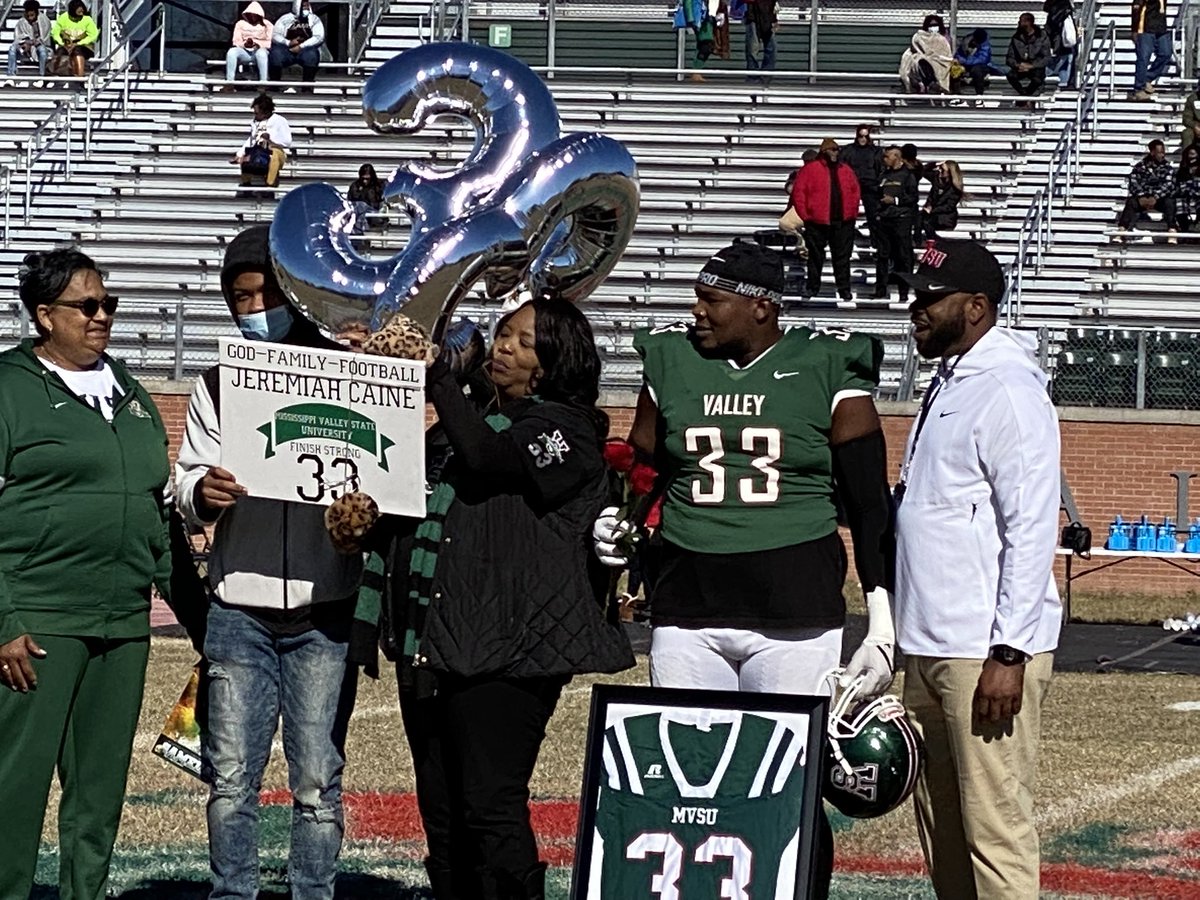 FcaMvsu's tweet photo. MVSU FCA supporting Delta Devils on their Last home game of the season!🏈🟢🔴  congratulations to all the seniors👏🏾 Your FCA Family wish you luck in the future 🙏🏾@MauriceLLawson @MSValleyFB @MVSUDevilSports  #ValleyinMotion
#GreatWin  Devils Won 44-31❗️ https://t.co/GjfiVSOjXC