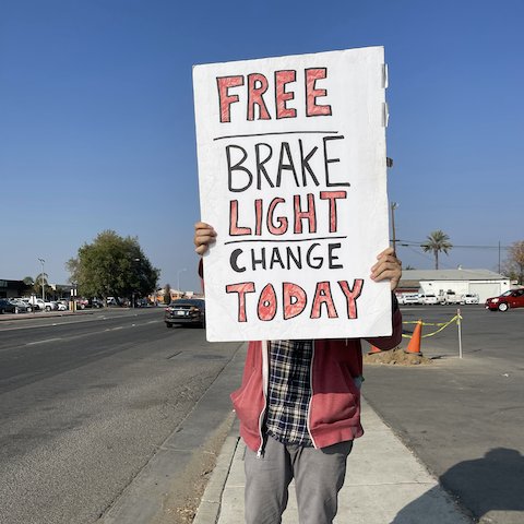 dsakerncounty's tweet photo. Just wrapped up another Brake Light Clinic in Lamont, CA! As long as our communities continue to be over-policed, we're going to keep changing bulbs, sharing KYR info, and organizing for abolition https://t.co/F3EYaEAdXw