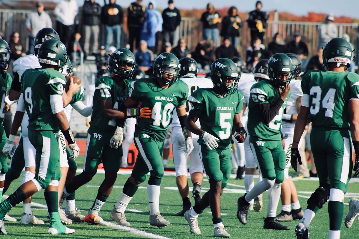 Next Stop ➡️ Suffolk County Championship! 

Your No. 2 ranked William Floyd Colonials defeat No. 3 Commack by a score of 31-16 to punch their ticket to the Division I Suffolk County Championship game! 

#LetsGoFloyd #FloydStrong 🟢⚪️