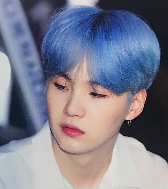taeflowering's tweet image. Nem tudo é sobre vc, mas tudo é sobre Min Yoongi de blue hair