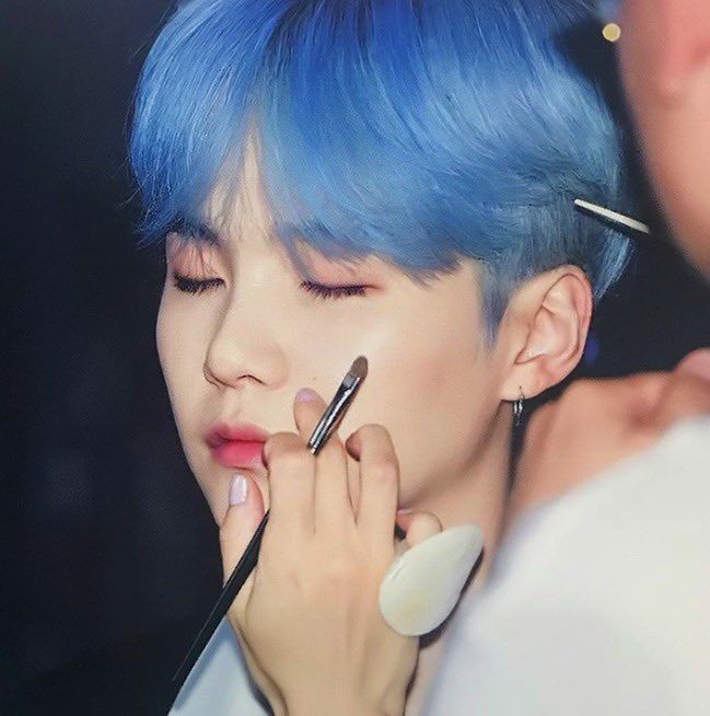 taeflowering's tweet image. Nem tudo é sobre vc, mas tudo é sobre Min Yoongi de blue hair